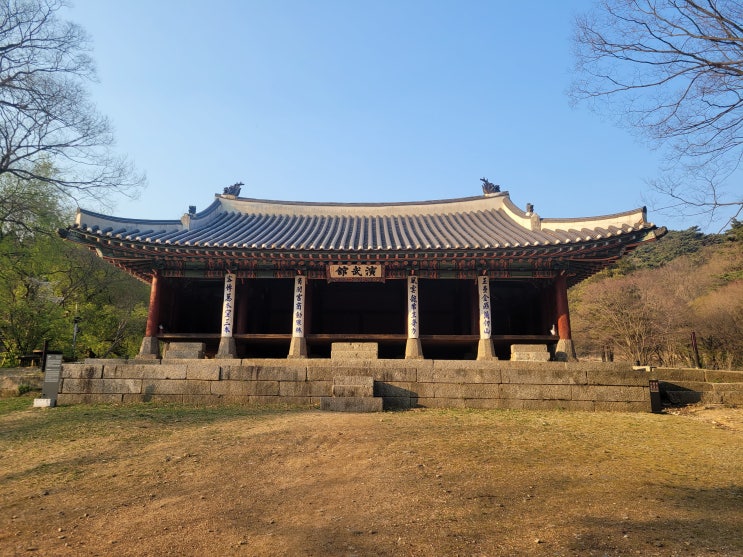  남한산성을 지키는 군사시설 연무관 (신기전, 투석기)