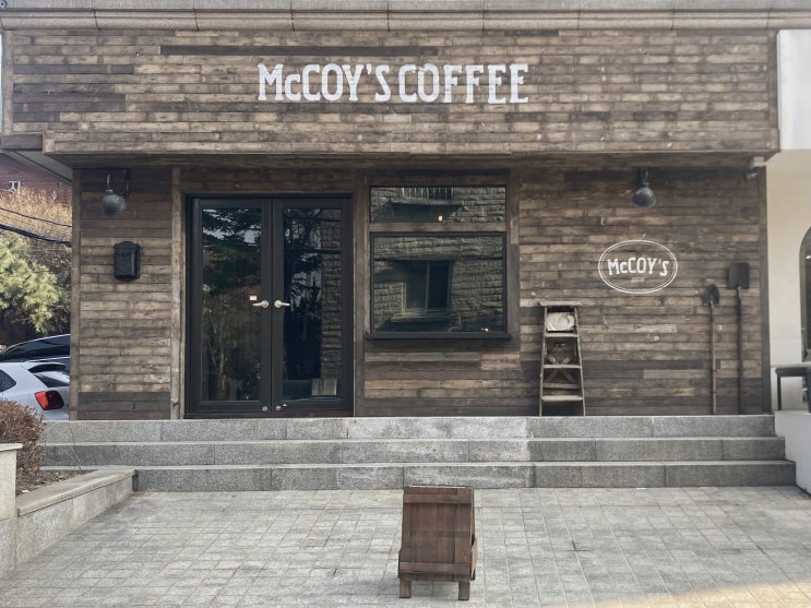  압구정역 카페, 맥코이 신사 | 산장 감성 커피 맛집(반려동물  동반 가능)
