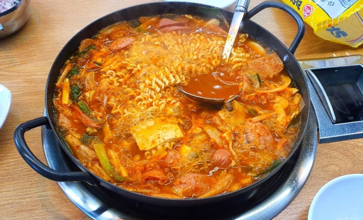  김뚜껑부대찌개 상봉점 | 부대찌개와 부대볶음, 가성비 최고 상봉동 부대찌개 맛집