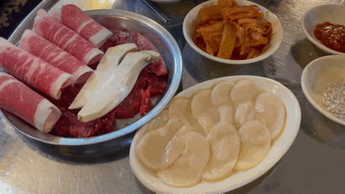  [논현] 영동소금구이, 기가막힌 묵은지로 감싼 숙성한우특수부위와 쫄깃한 관자. 그 조화로운 장흥식 삼합을 강남에서!