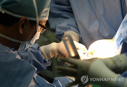 “장기기증자 수술비 보상 가능하다는데”…1세대 실손보험만 분쟁 “장기기증자 수술비 보상 가능하다는데”…1세대 실손보험만 분쟁