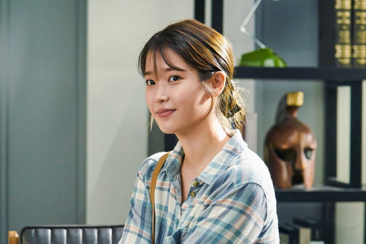 "북한 일급 간첩·대장동 주인공" 가수 아이유, 주차장에 뿌려진 황당 유인물...과거 루머 재조명 "북한 일급 간첩·대장동 주인공" 가수 아이유, 주차장에 뿌려진 황당 유인물...과거 루머 재조명