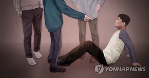 친구 탈 쓰고 접근해 감금…장애 동창 때리고 돈 뜯은 20대들 친구 탈 쓰고 접근해 감금…장애 동창 때리고 돈 뜯은 20대들
