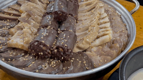  [청량리] 고향집, 정감있는 노포에서 맛보는 끝내주는 피순대와 모듬수육.