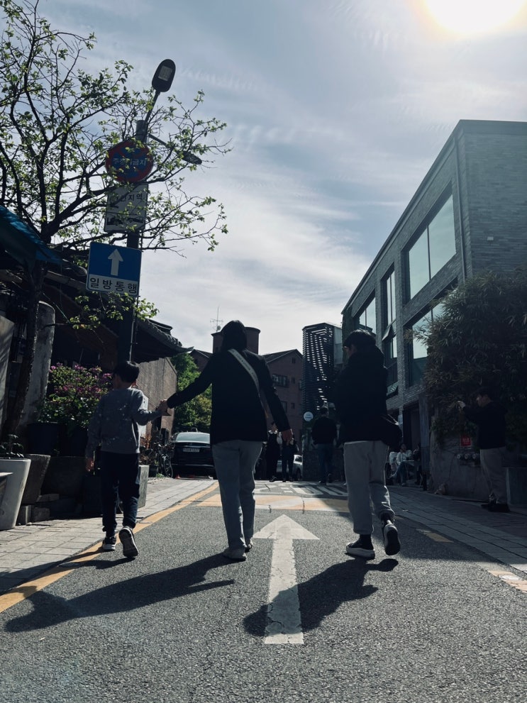  서울 주말에 아이들과 가볼만한곳으로 북촌 전망대, 서울교육박물관, 인사동 쌈지길 추천 드립니다.