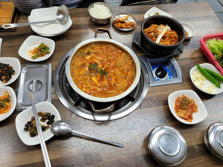  청하시장  돼지찌개와 두루치기 맛집
