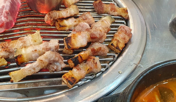  연탄에 구워 먹는 제주 조천 흑돼지 맛집 '조천깡통구이'
