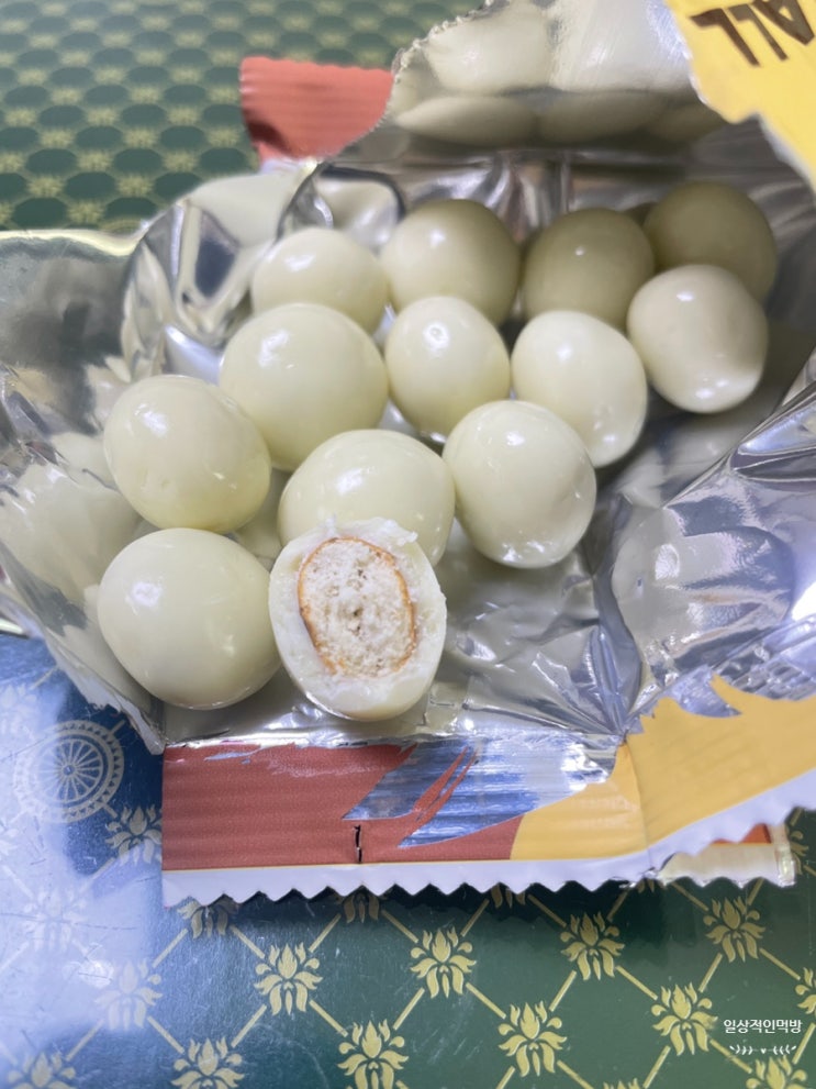  배스킨라빈스 간식거리 뉴욕치즈케이크초코볼