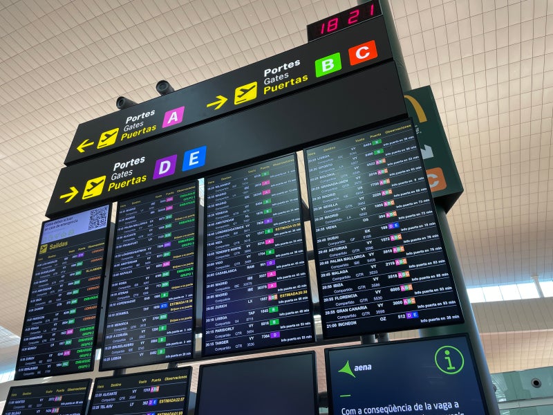 스페인 바르셀로나 엘프라트 공항 면세점,기념품,택스리펀,라운지 시설
