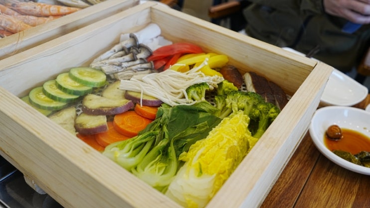  제주 한림 맛집 3단 편백찜, 해물라면이 유명한 이레해물 제주 여행 필수코스.