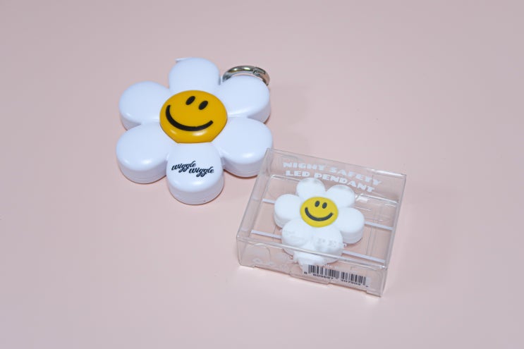 위글위글 강아지 산책목걸이 '야간산책LED펜던트' Smile We Love