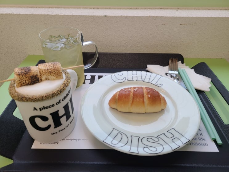 달래소금빵과 모래성 치즈케이크, 성수동 카페 차일디쉬c