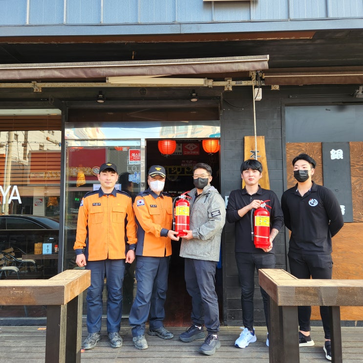  포항남부소방서, 시민영웅에게 소화기를 전달