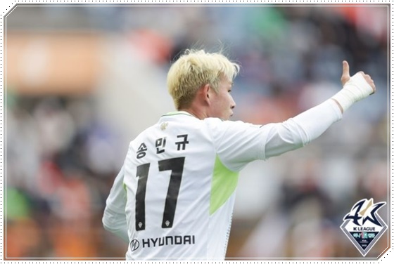 또 무승 / <b>김상식 감독</b>·실바 두 명 <b>퇴장</b>에도 전북 2-0 승리~