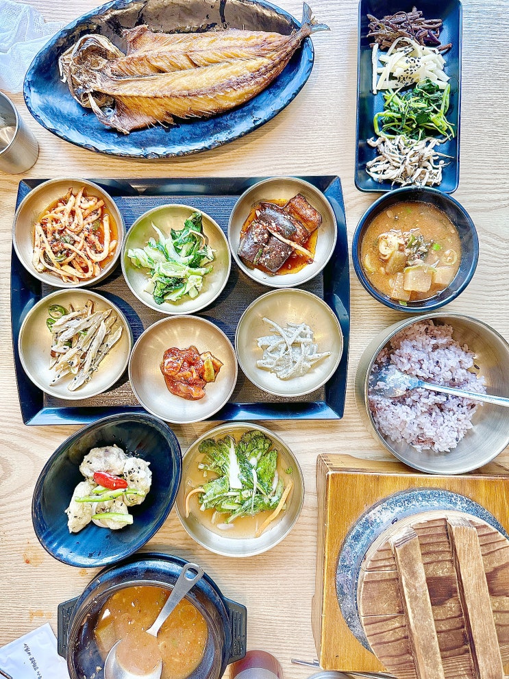  과거로부터 걸려온 신호로 연결된 현재와 과거 형사들이 음식들을 다시 파헤친다! 식은날 - 김천 맛집 우리반상 시월 율곡동