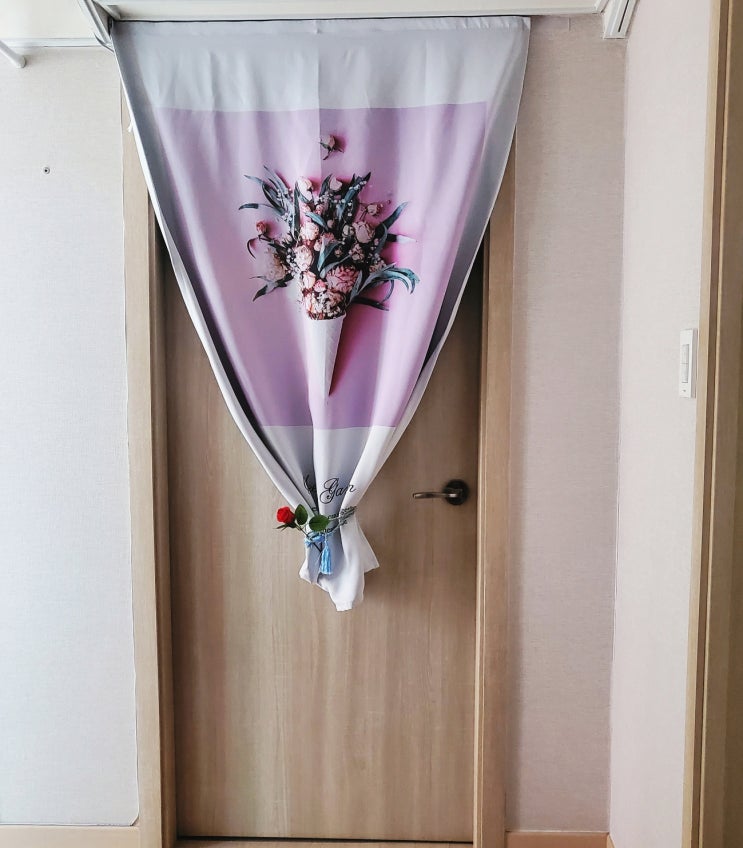 붙이는 벨크로 찍찍이 작은창 암막 커튼 , 간편해서 좋다 붙이는 벨크로 찍찍이 작은창 암막 커튼 , 간편해서 좋다