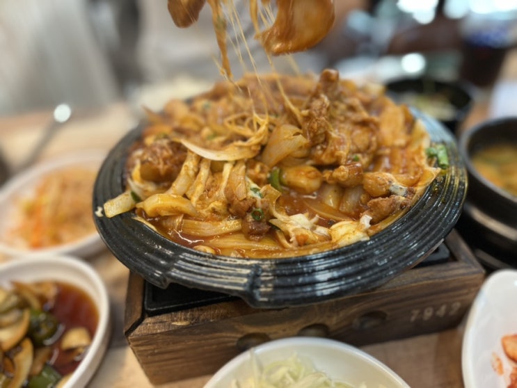  [목상동 고깃집] 이 가격 실화인가요? 신선한 정육 맛있는 고기반찬을 저렴한 가격에! 가성비 최고 목상동 고기앤석쇠 점심특선 닭갈비