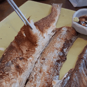 싱싱한 생선과 제철 반찬을 같이 냠냠할 수 있는 김해 내외동 맛집 '다복다복'