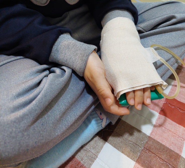  눈꼽감기 아데노바이러스 그리고 구토와 설사(안과, 이비인후과, 소아과)