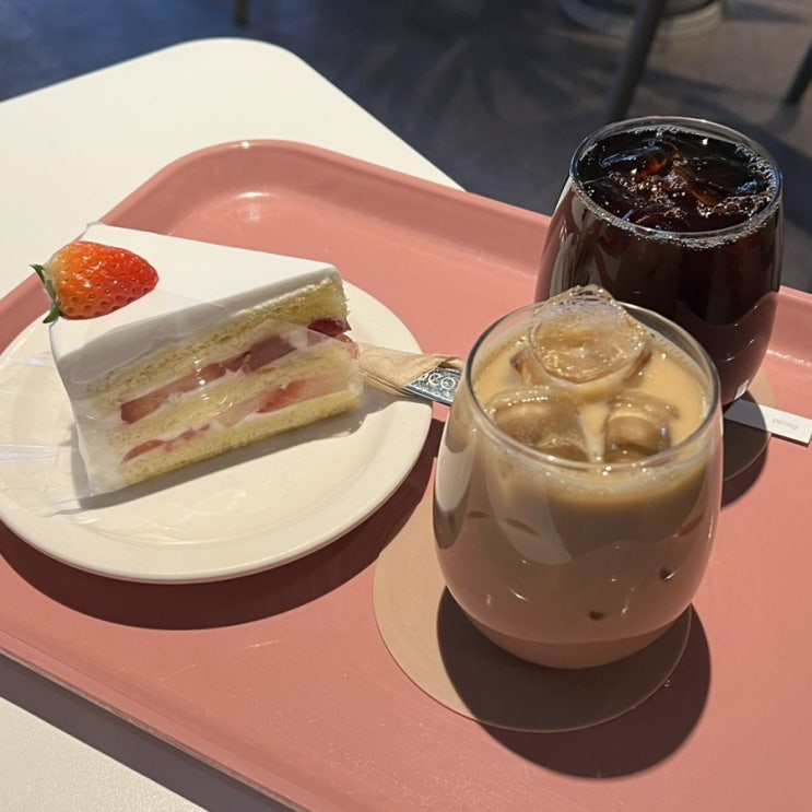  홍대 카페 피오니 딸기케이크 맛집