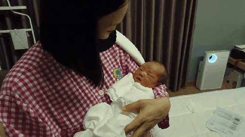  신생아 눈뜨는 시기와 시력 발달