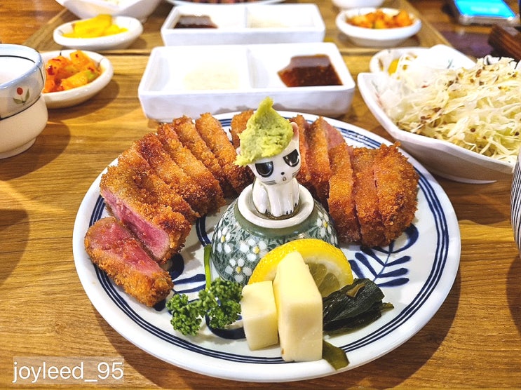  그릴에 구워먹는 규카츠 맛집, 상미규카츠에 다녀왔어요 ( 와사비 모자 쓴 다이진을 만나볼 수 있어요 ㅎㅎ )
