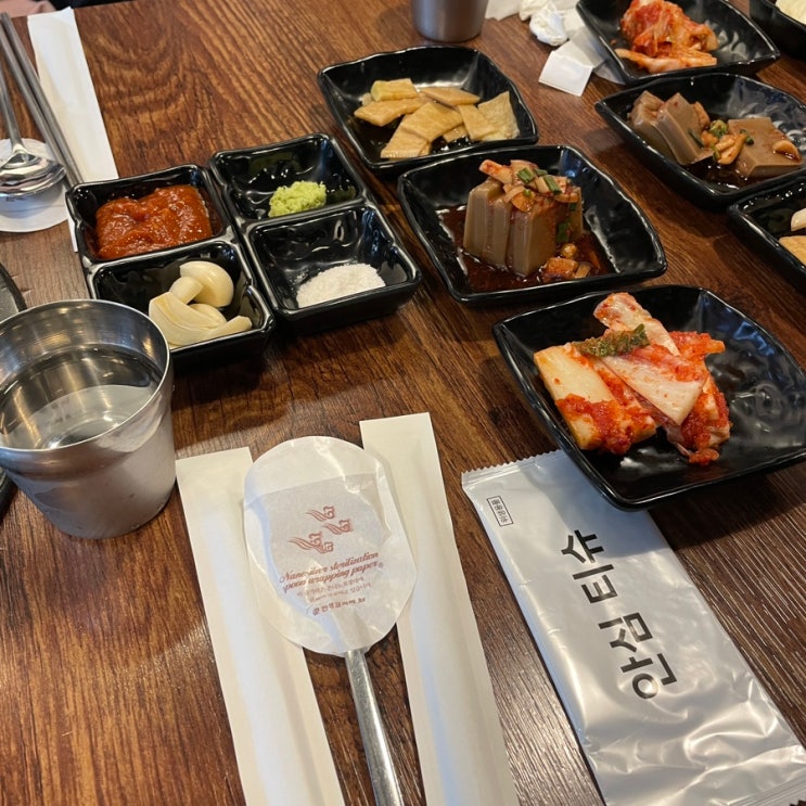  홍대 맛집 곰식당에서 점심 고기 먹었어요