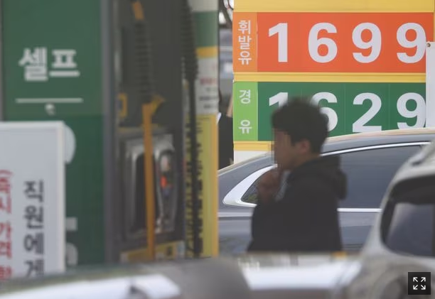 '알뜰주유소 도입 12년’ 효과는… 물가 안정 vs 불공정 거래 '알뜰주유소 도입 12년’ 효과는… 물가 안정 vs 불공정 거래