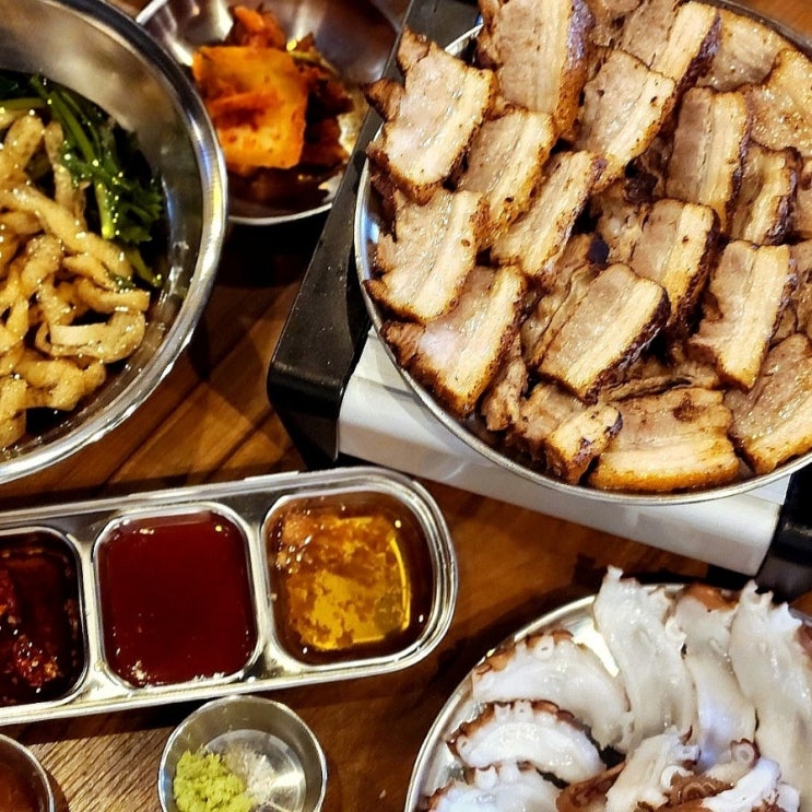  잠실새내 문어집 수육과 문어를 한상에 맛보는 분위기 좋은 술집