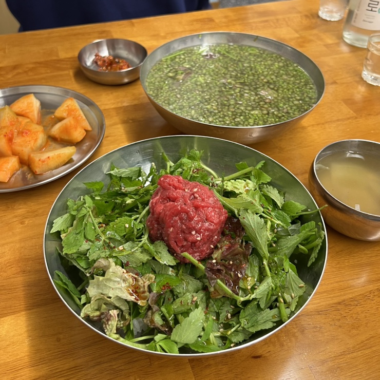  능동미나리 :: 서울 용리단길 맛집 / 육회비빔밥 / 미나리 곰탕