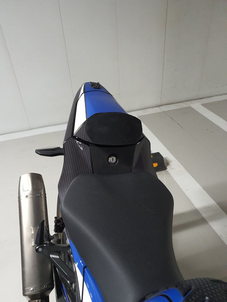  GSX-R1000R 2018 - 알리표 레이스 시트 패드 장착