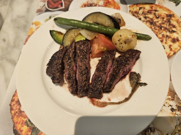 프리미엄 양식 영등포 롯데백화점 맛집 시그니처랩 살치살 스테이크 + 피자 후기 프리미엄 양식 영등포 롯데백화점 맛집 시그니처랩 살치살 스테이크 + 피자 후기