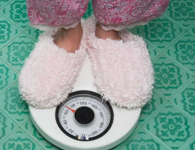 다이어트 문화는 아이들을 해칠 수 있습니다. 이 작가는 부모들에게 '뚱뚱하다'라는 단어를 다시 찾으라고 조언합니다 다이어트 문화는 아이들을 해칠 수 있습니다. 이 작가는 부모들에게 '뚱뚱하다'라는 단어를 다시 찾으라고 조언합니다