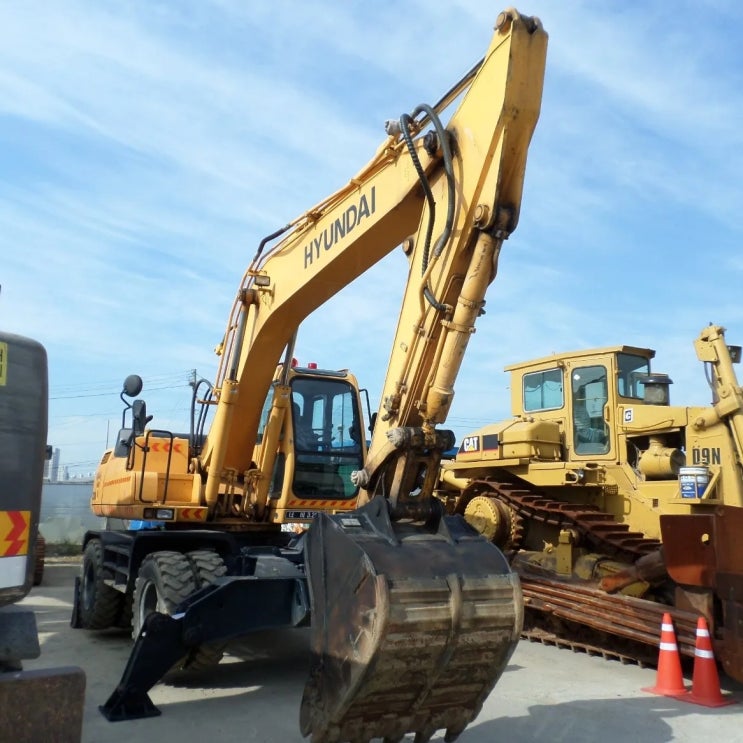 현대 ROBEX1700W3 1999년식 5900만원 판매합니다. 현대 ROBEX1700W3 1999년식 5900만원 판매합니다.