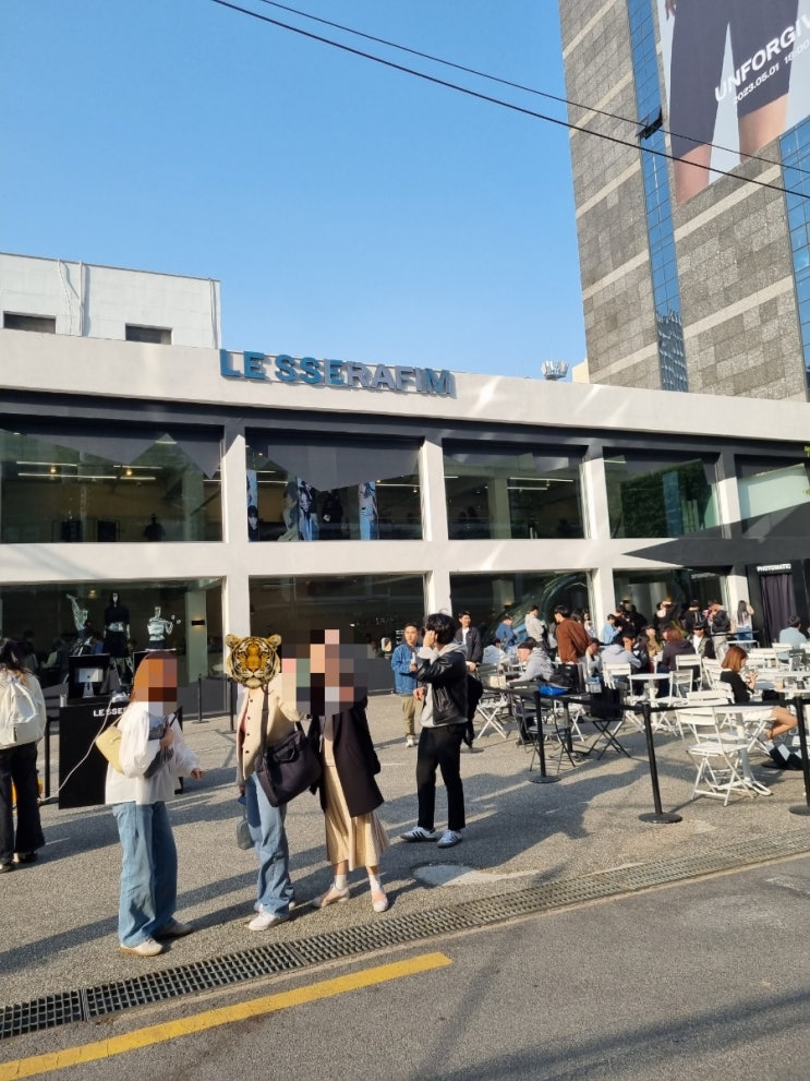  성수동, 르세라핌 팝업스토어 방문...근로자의 날 연휴에 어디가지?