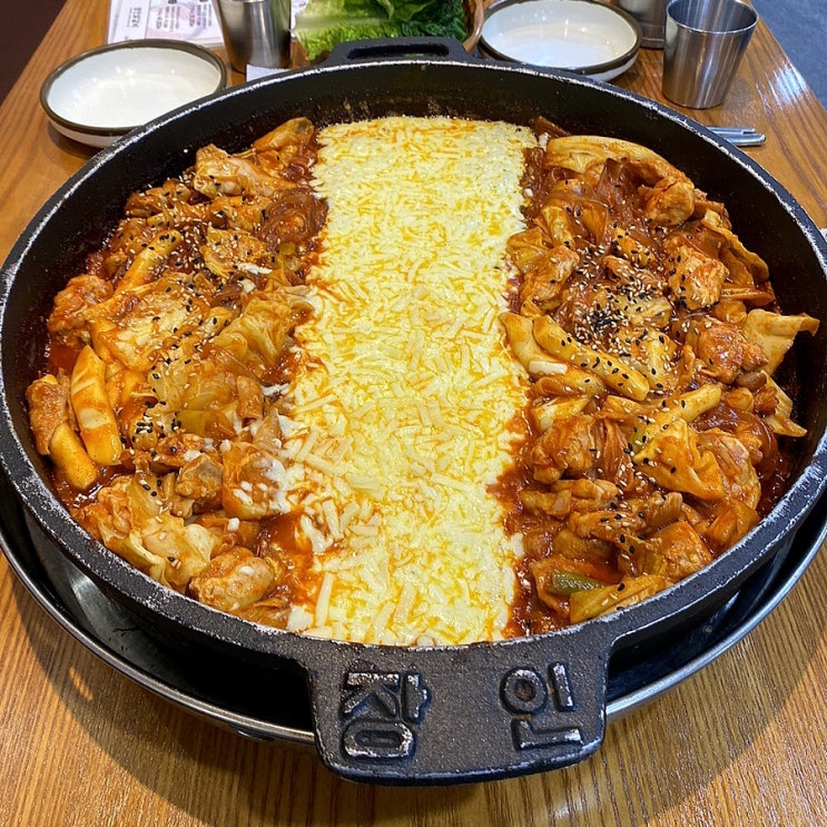  홍대 점심 맛집 홍대 장인닭갈비 데이트코스로 추천!