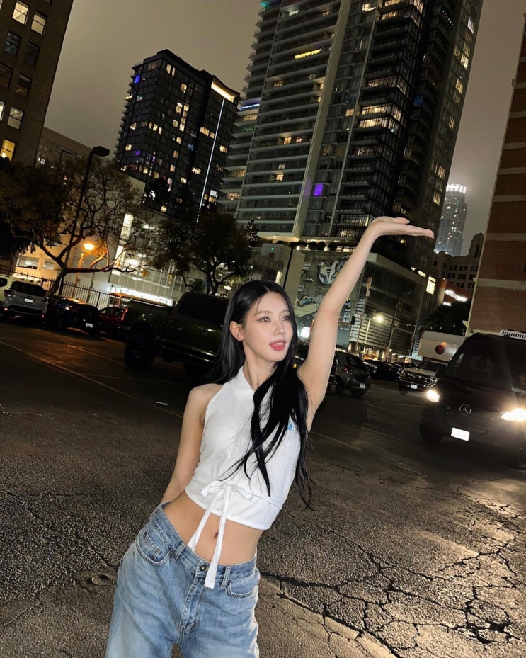 그룹 (여자)아이들 미연, LA의 핫걸...시선 강탈 백리스 홀터넥 스트릿룩 선보여 그룹 (여자)아이들 미연, LA의 핫걸...시선 강탈 백리스 홀터넥 스트릿룩 선보여