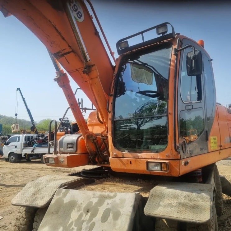 두산 DX210WA 2010년식 4500만원 판매합니다. 두산 DX210WA 2010년식 4500만원 판매합니다.