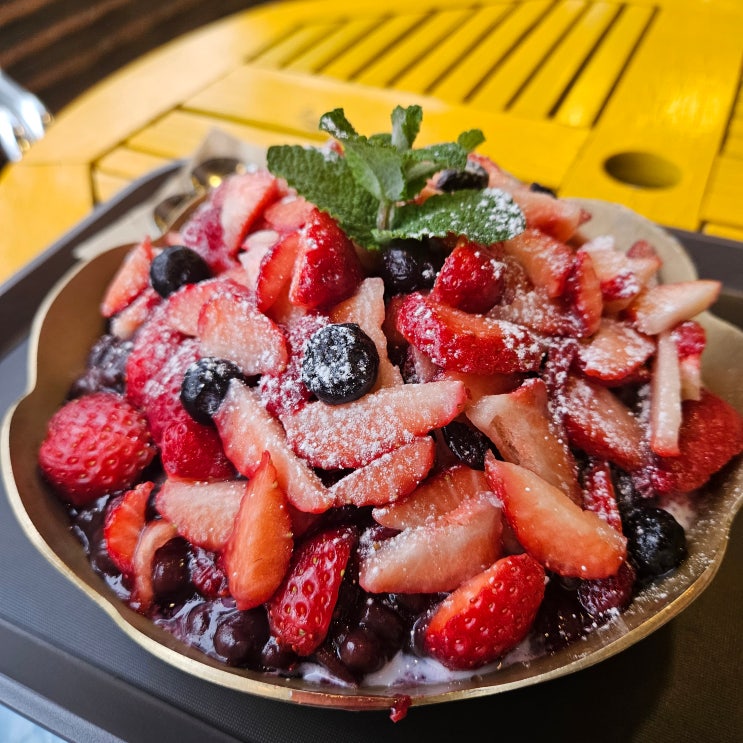  전주 미애담카페 딸기빙수는 금빙수였다.