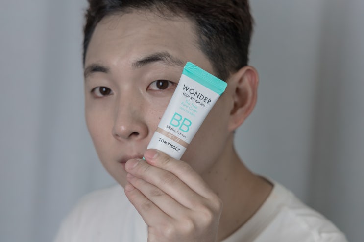  쾌적하고 지속력 좋은 비비크림 (토니모리 원더 티트리 포어 커버 BB)