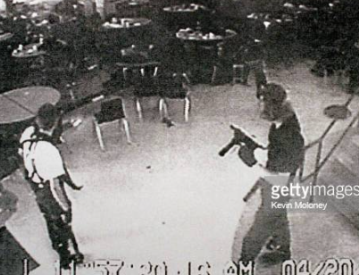 1999년 미국 콜로라도의 고등학교에서 벌어진 콜럼바인 고등학교 총기난사 사건