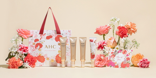 [뷰티이슈] AHC, 패턴 일러스트레이터 요안나와의 컬래버레이션 外