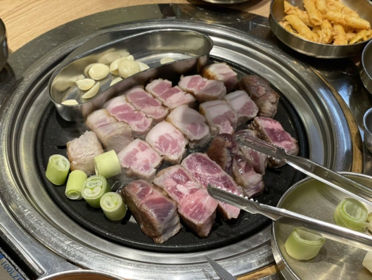  역삼 삼겹살 돝고기506 BLACK에서 청첩장 모임