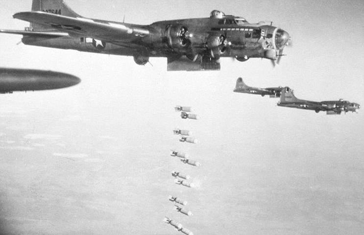 제2차 세계대전 폭격작전을 수행한 12대의 폭격기