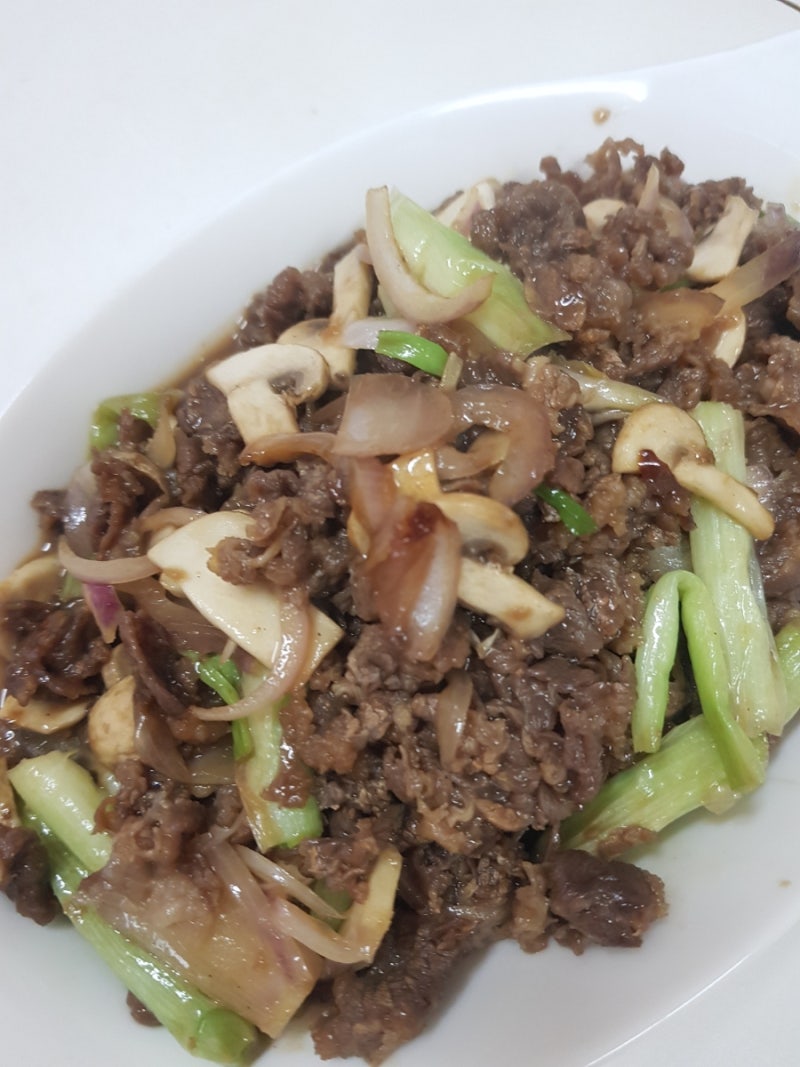 샤브샤브 소고기로 맛있게 부드럽게 불고기 했어요 백설 소불고기 양념으로 쉽게 불고기레....