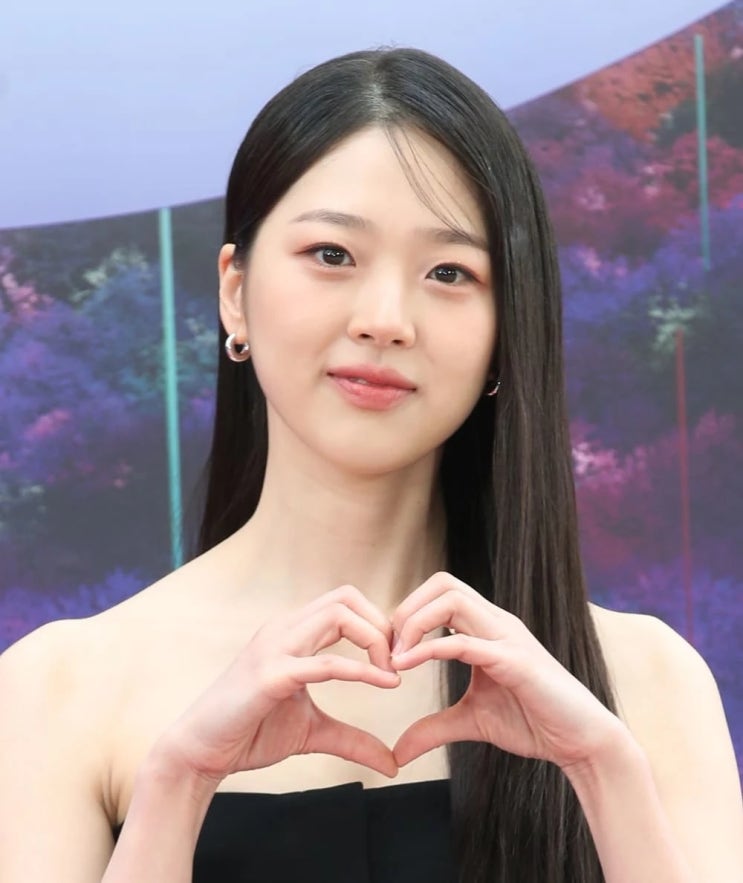 '청순 미모' 배우 김시은, "세상의 모든 소희들에게" 울컥한 수상 소감...배두나도 울렸다 '청순 미모' 배우 김시은, "세상의 모든 소희들에게" 울컥한 수상 소감...배두나도 울렸다