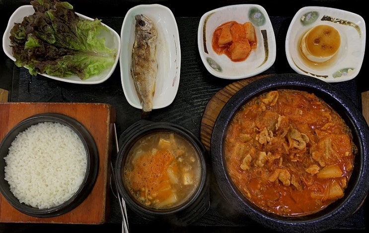  양재시민의숲역 이마트 푸드코트 맛집  7,500원에 이 구성을 즐길 수 있다고?(feat.강남스타풋살장)