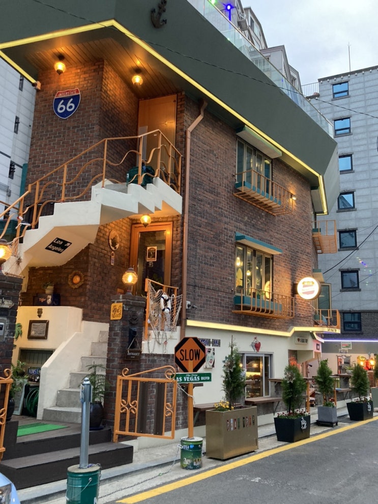  신림 카페 | 미국 분위기 포토존 가득한 도림천 카페 로드트립