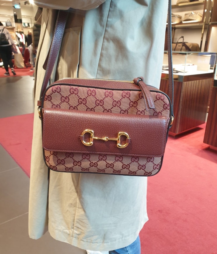  독일 메칭엔 아울렛 구찌(GUCCI) 매장 1955 홀스빗 가방 제품 정보