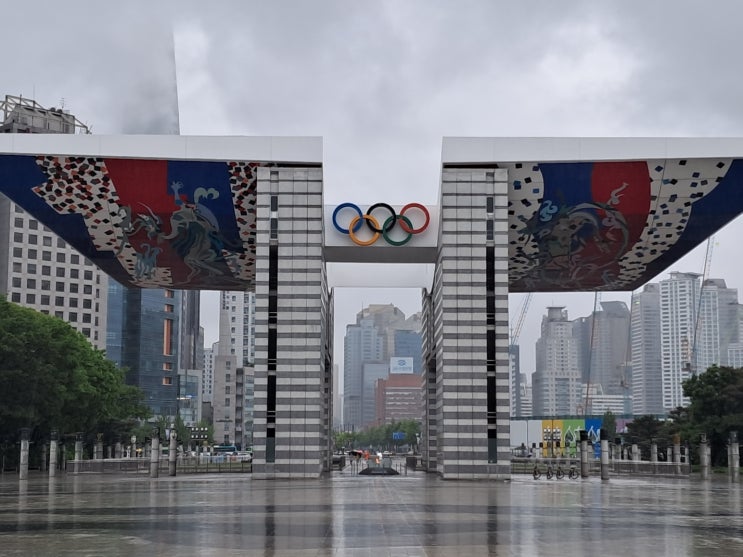 서울 올림픽공원 세계평화의 문: 세계에서 보낸 올림픽 기념비석들